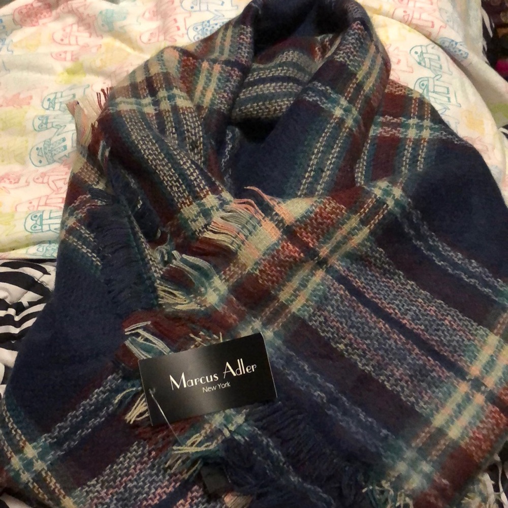 Marcus Adler Square Shawl/Scarf